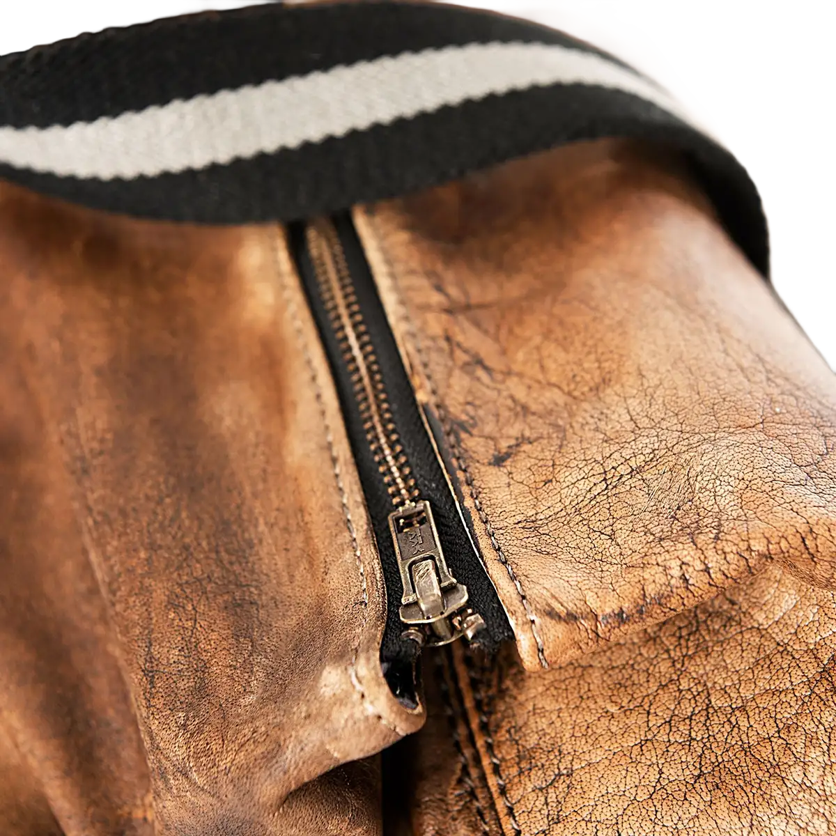 Nahaufnahme auf den Reißverschluss vom ARTZT Vintage Series Weekender