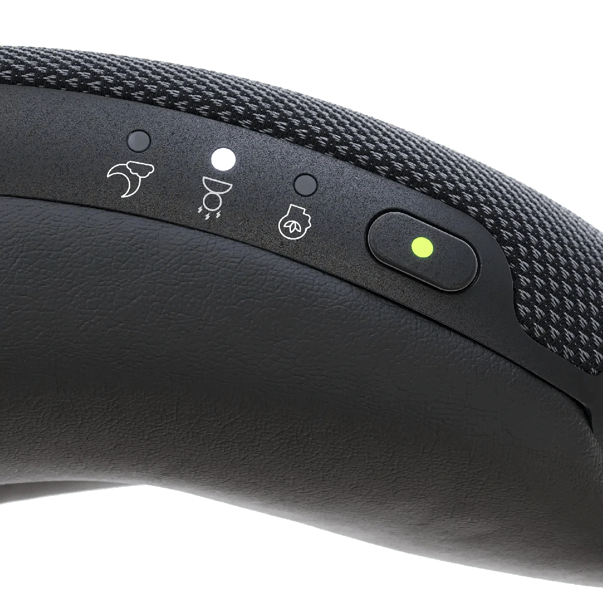 Nahaufnahme der Bedienelemente eines Therabody SmartGoggles Wearable.