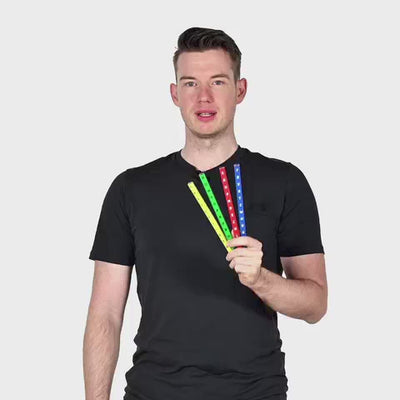 Neuroathletiktrainer Kevin Grafen erklärt, wie ARTZT neuro Vision Sticks funktionieren.