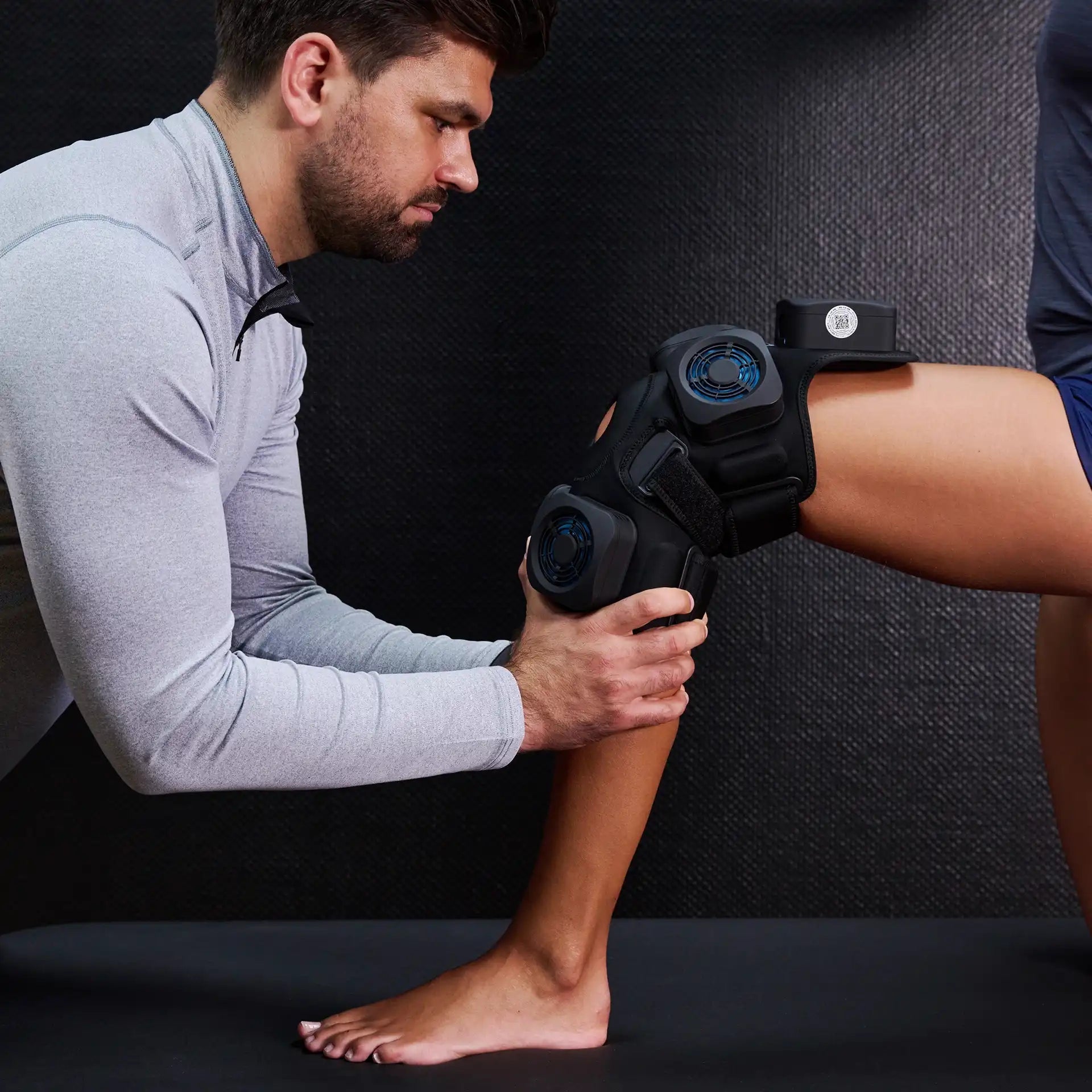 RecoveryTherm Knee Manschette für Knietherapie Massagegerät Therabody   