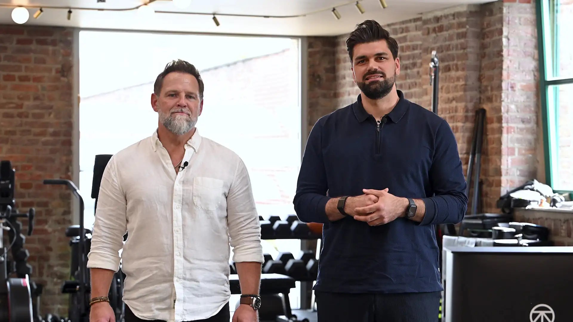 Dr. Jason Wersland und Berengar Buschmann stellen das Therabody E-Learning vor.